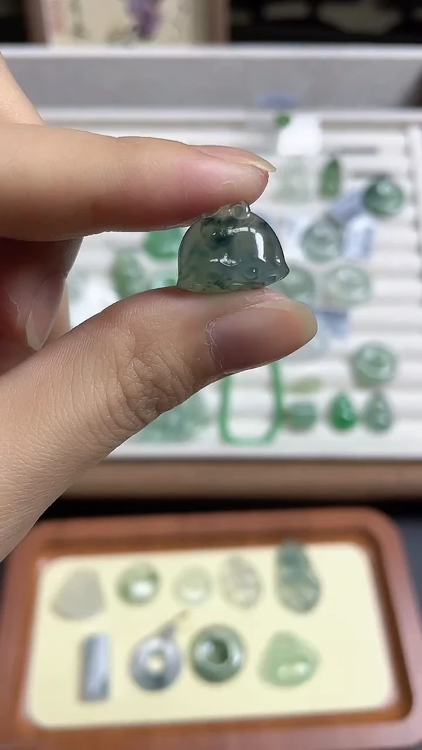 颈饰未镶嵌翡翠天然缅甸翡翠A货吊坠