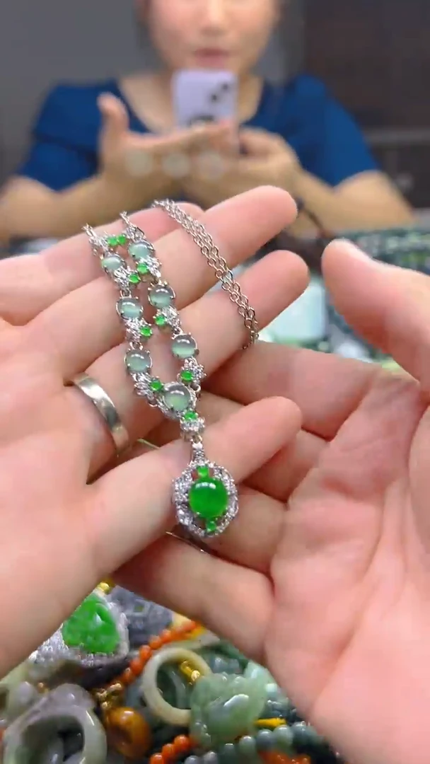 翡翠未镶嵌颈饰/F/翡翠A货,一件也是批发价