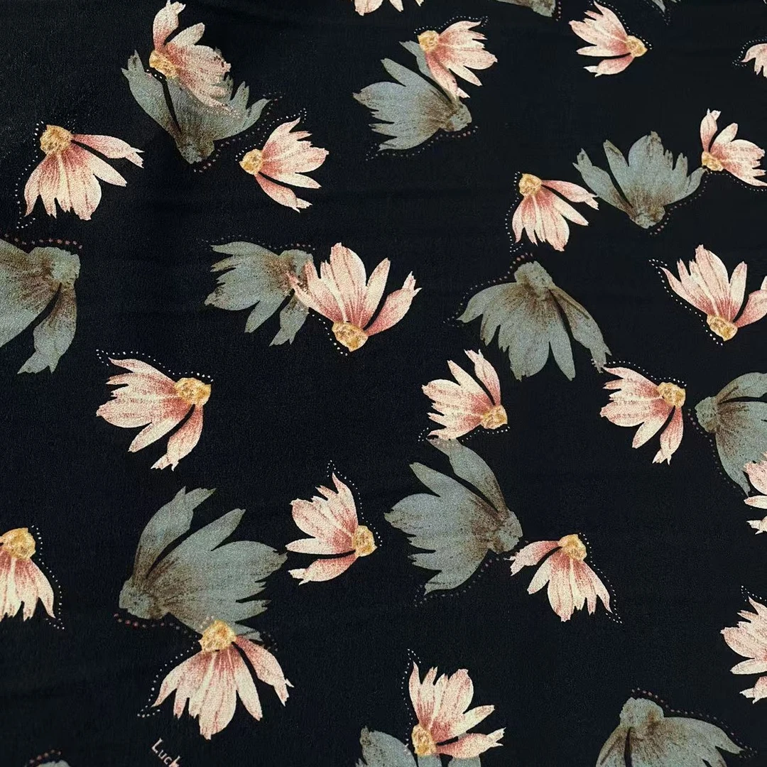 黑底小粉花弹力双绉春夏时装面料（不支持7天无理由）