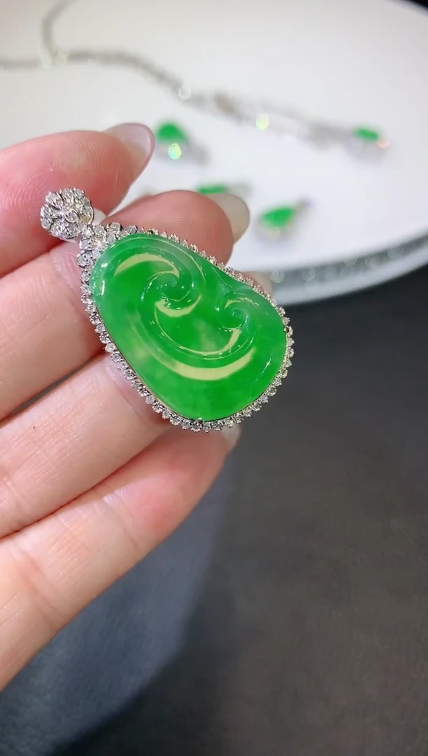 【闪购商品】翡翠吊坠(不含链)18K金镶嵌D92