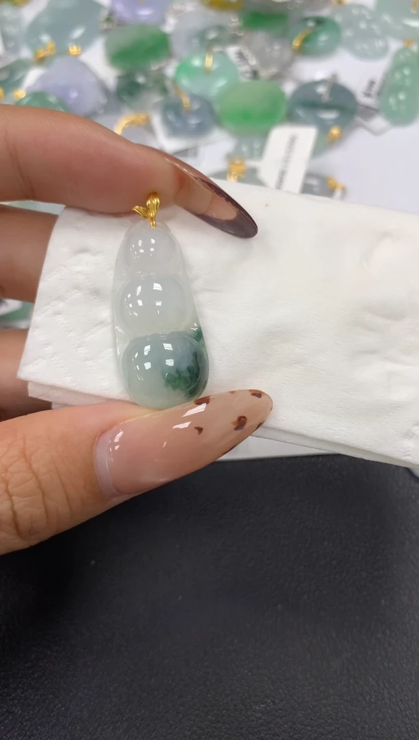 颈饰18K金镶嵌翡翠a货假一赔三支持复检百元上9元证书费自理