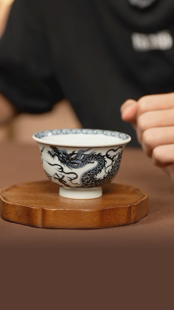 景德镇元龙压手杯