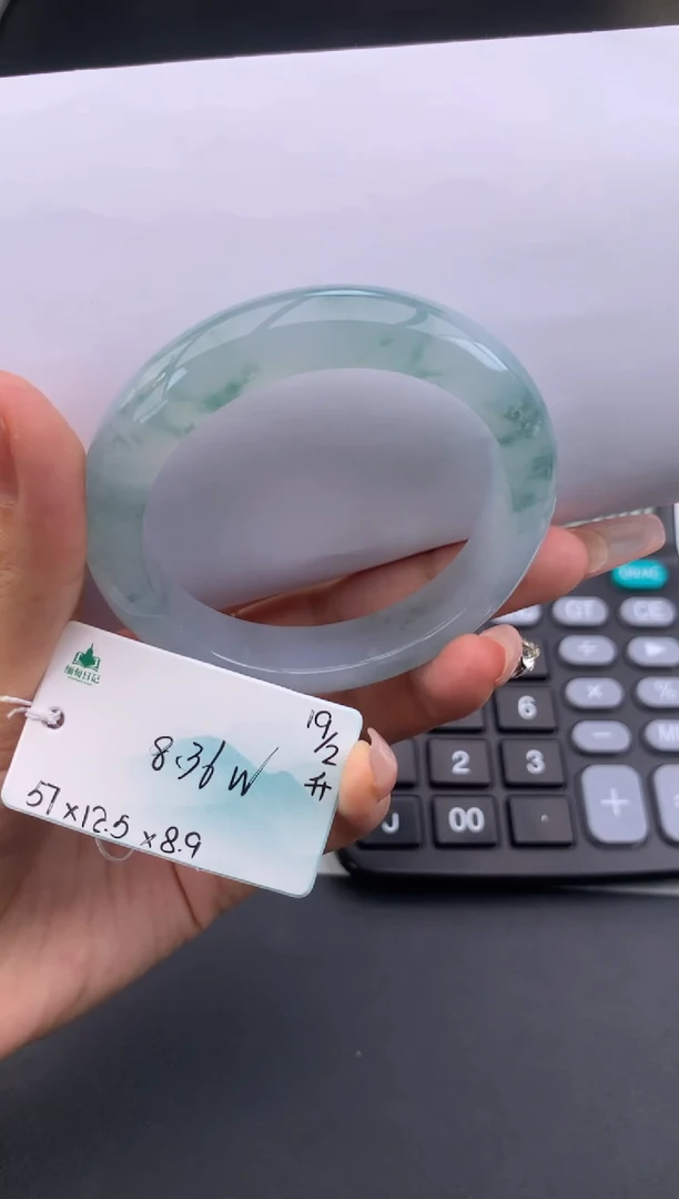 【闪购商品】翡翠手镯未镶嵌女神节#送礼#，下单联系客服核对地址~