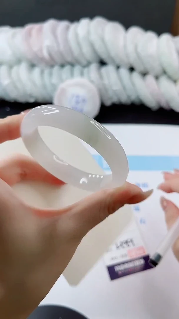 未镶嵌手镯石英质玉多样性发货L199