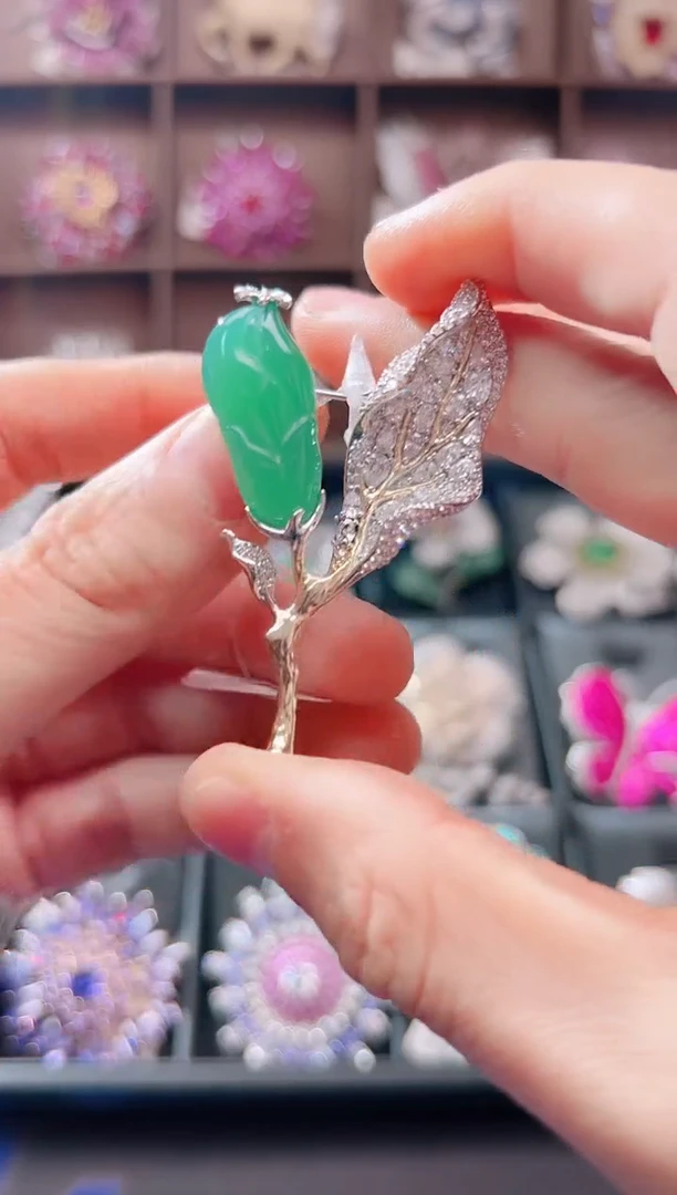 锆石铜合金绿色叶子胸针