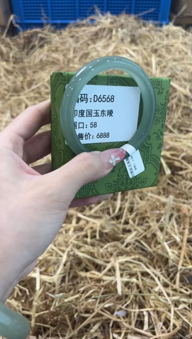 未镶嵌手镯石英质玉D6568