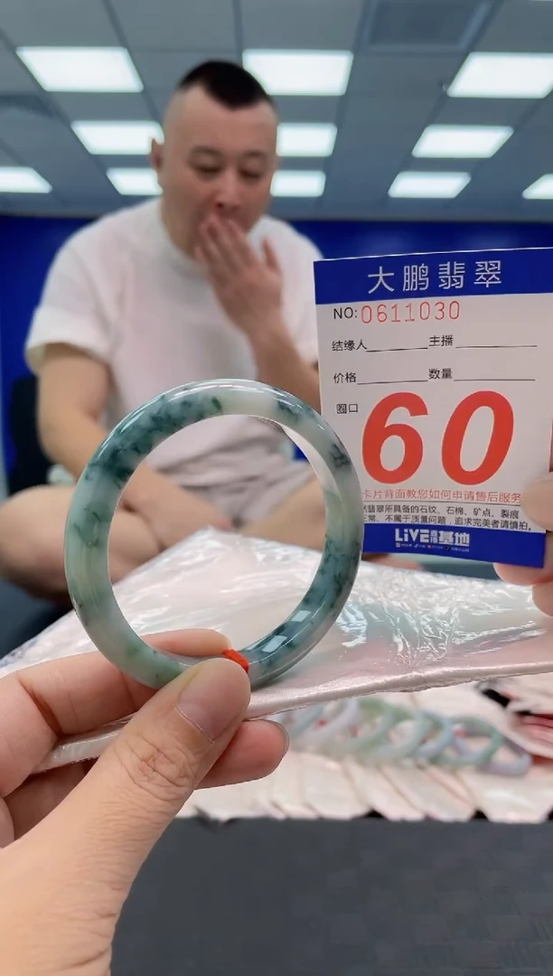 翡翠手镯未镶嵌AAAAAAAAAA