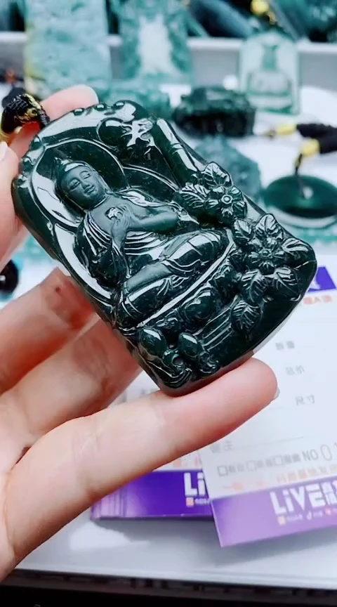 颈饰未镶嵌翡翠