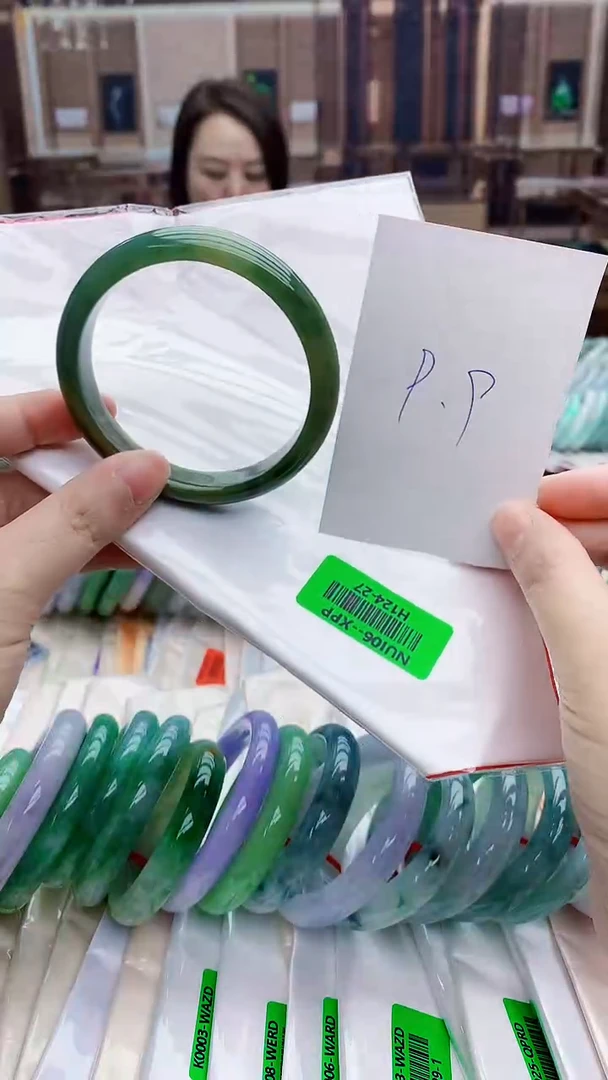 翡翠手镯未镶嵌微**福