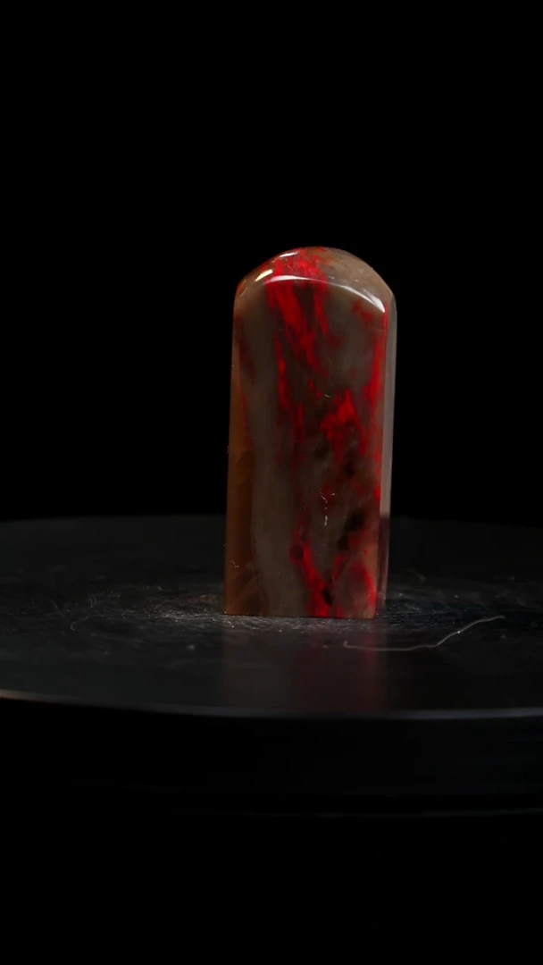 鸡血石牛角冻鸡血石