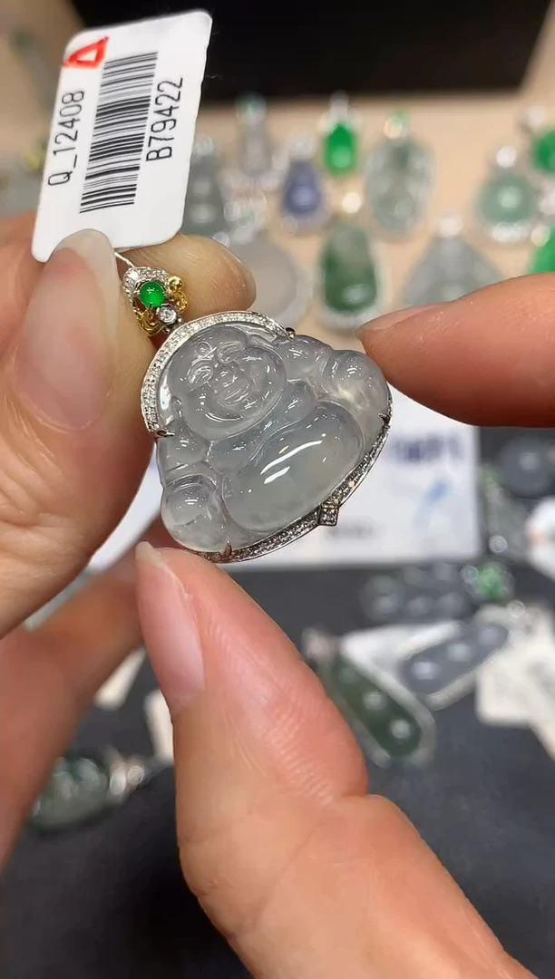 颈饰18K金镶嵌翡翠佛公【无服务费