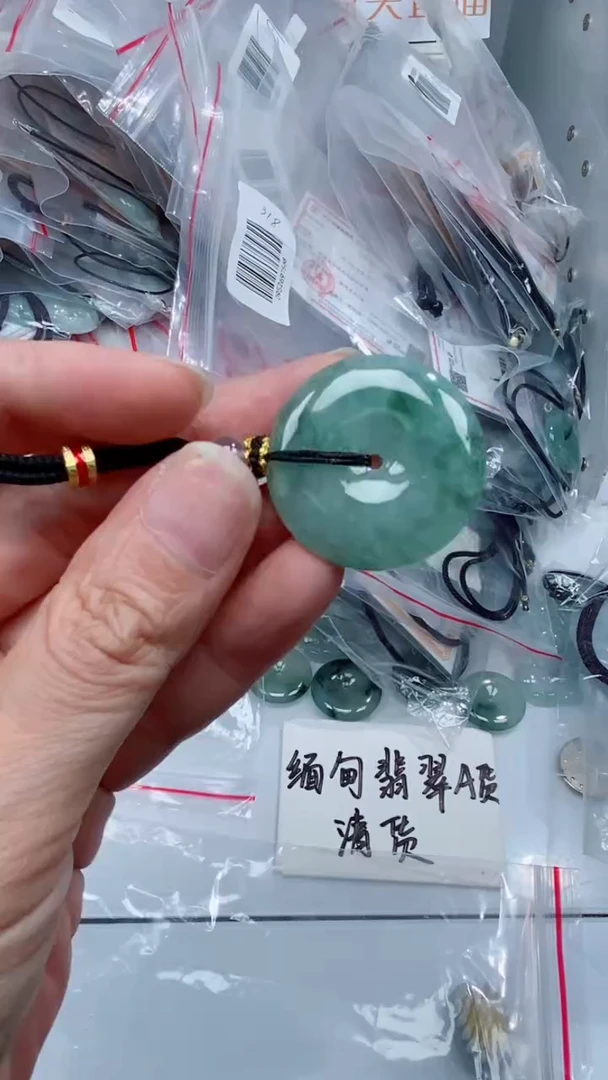 颈饰未镶嵌翡翠吊坠