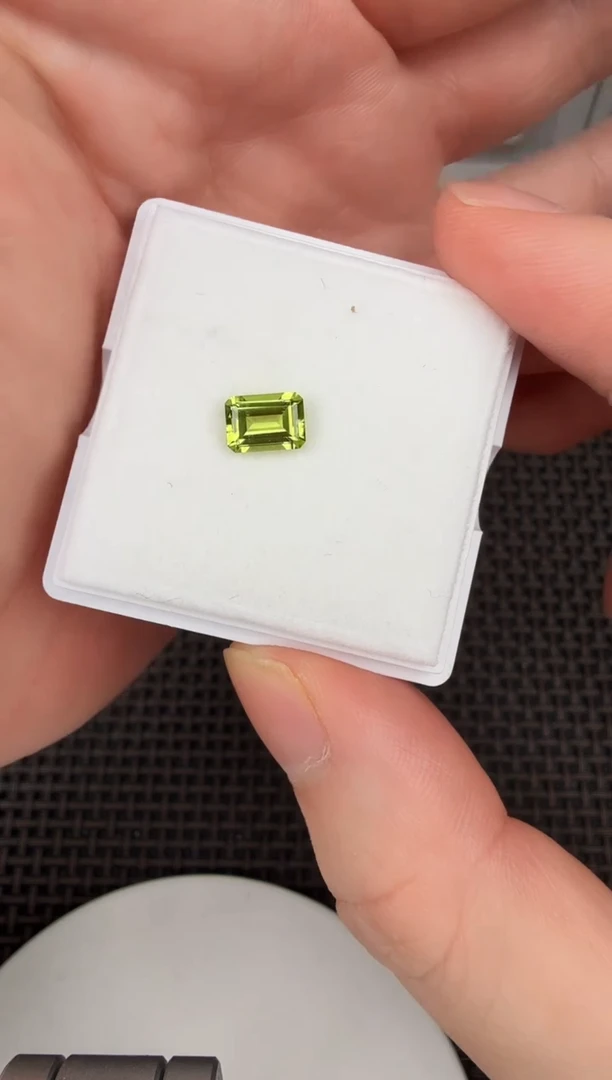 【闪购商品】橄榄石祖切未镶嵌1ct-B012177