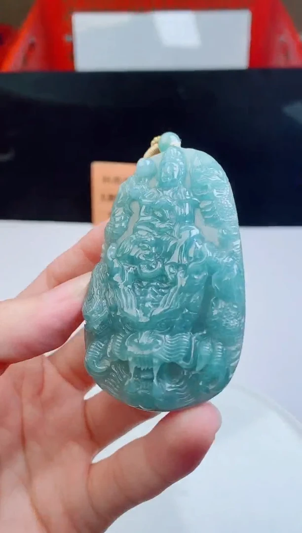 颈饰未镶嵌翡翠   ·