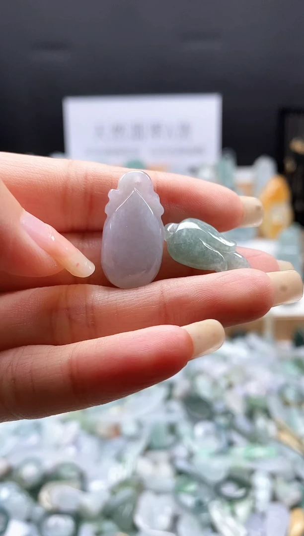 翡翠未镶嵌吊坠(不含链)218水滴兰花（福利品有小瑕疵）