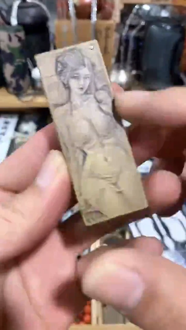 瓷片闪购商品  如图所示