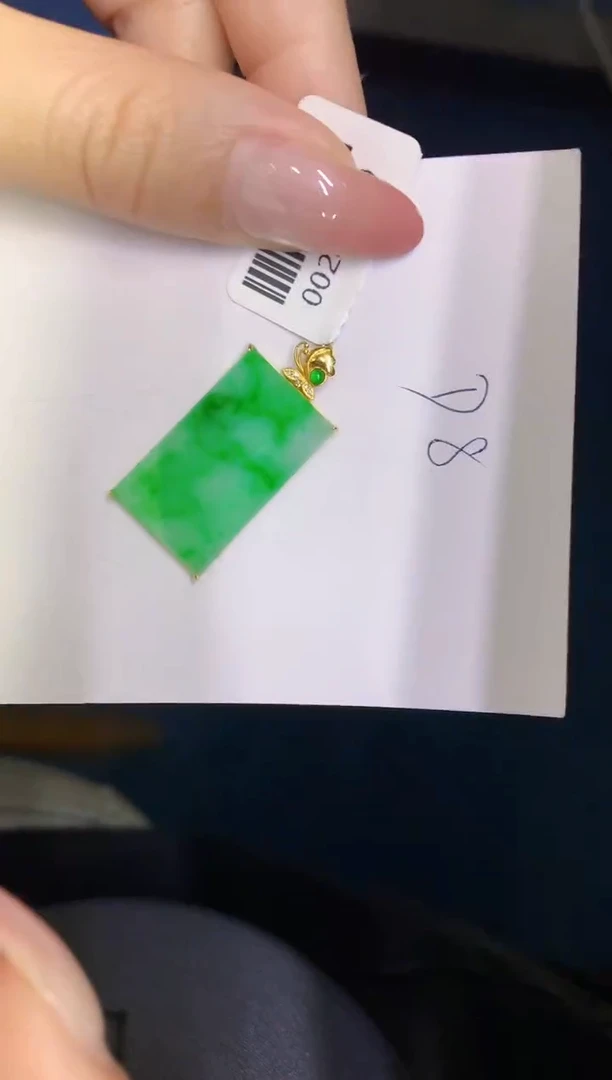 翡翠18K金镶嵌颈饰缅甸天然翡翠A货