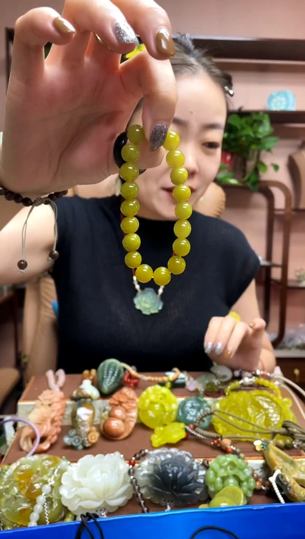 未镶嵌岫玉吊坠多样性发货发其中之一