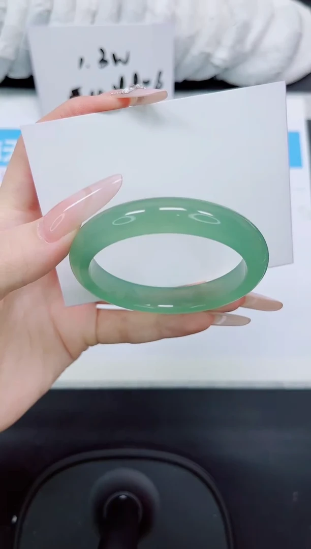 石英质玉手镯未镶嵌75