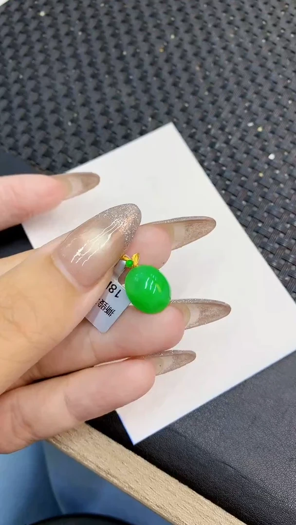 颈饰18K金镶嵌翡翠1