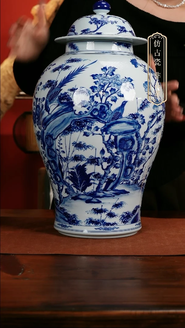 摆件陶青花锦鸡将军罐