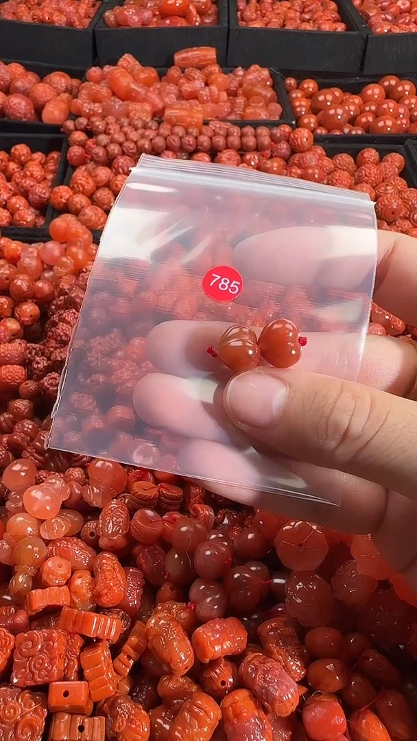 颈饰未镶嵌南红玛瑙1