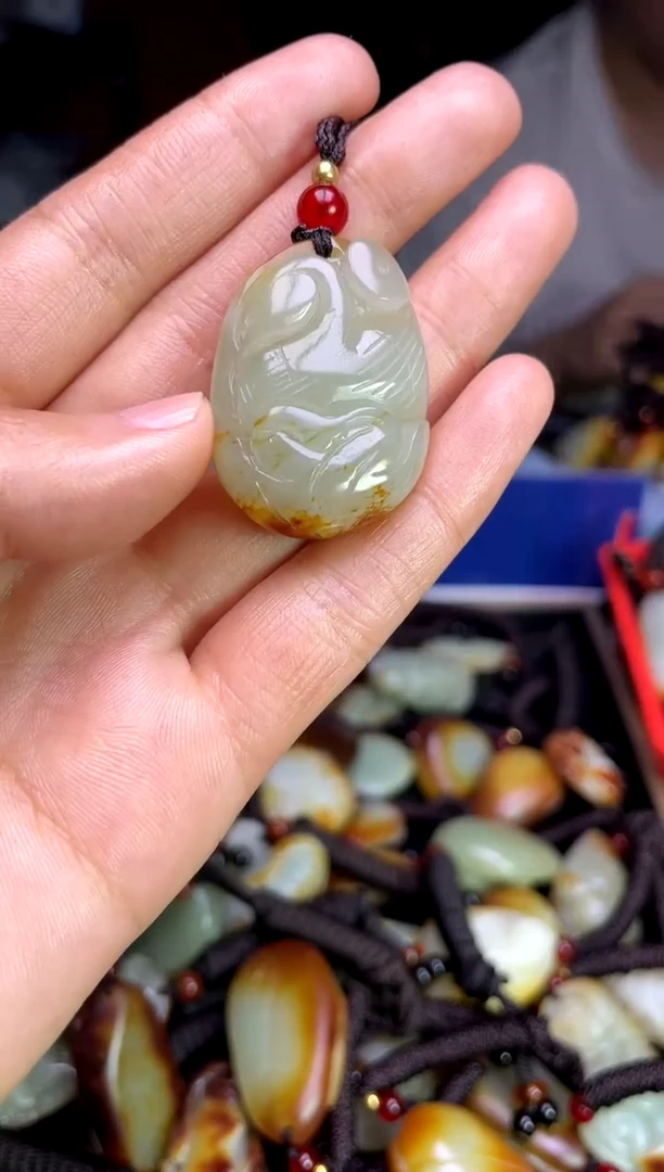 和田玉未镶嵌颈饰1