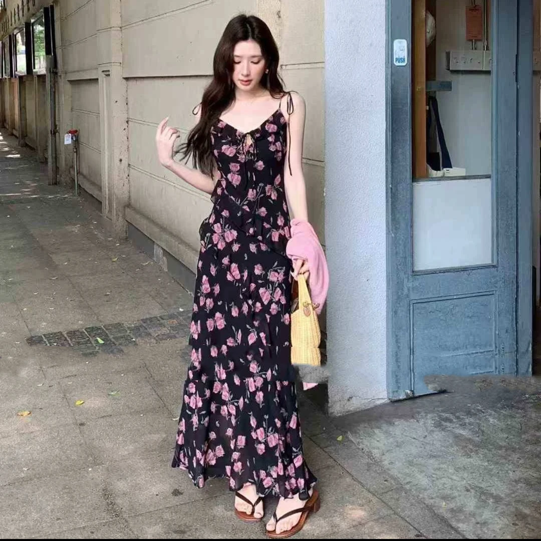 显瘦碎花新款洋气女装连衣裙服装夏季吊带裙V领印花A字裙AM25105