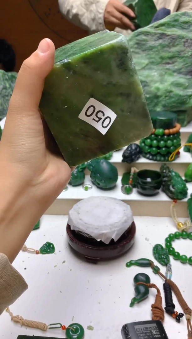 未镶嵌和田玉（碧玉）珠宝半成品1