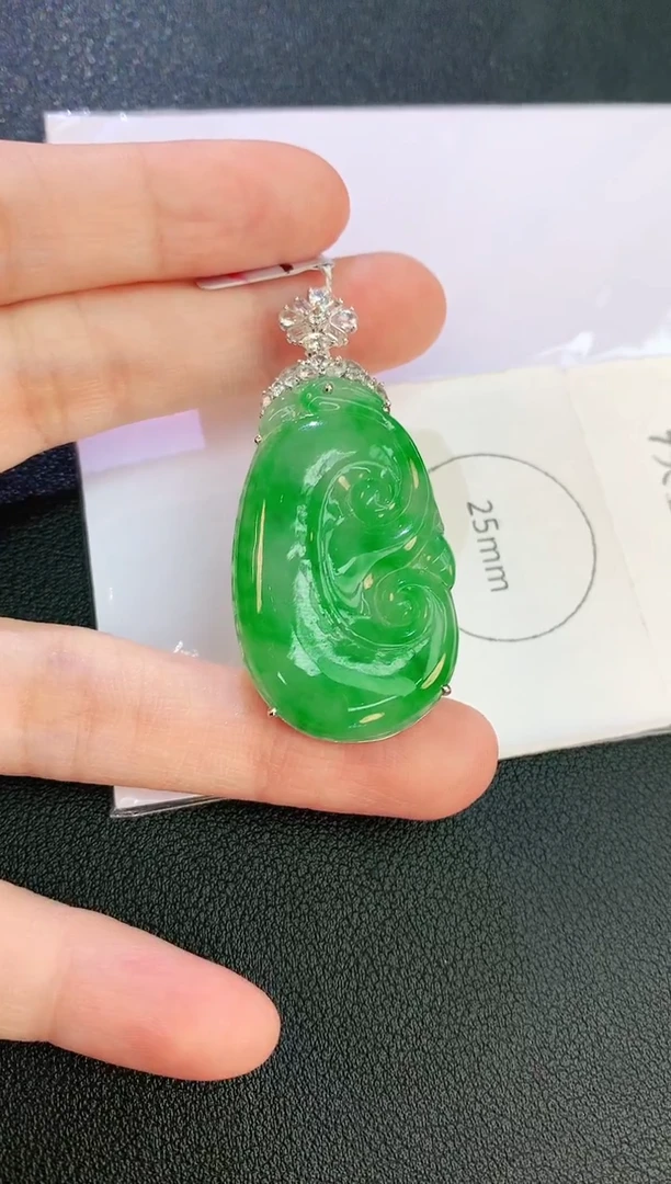 翡翠18K金镶嵌颈饰赠礼盒证书 麦麦