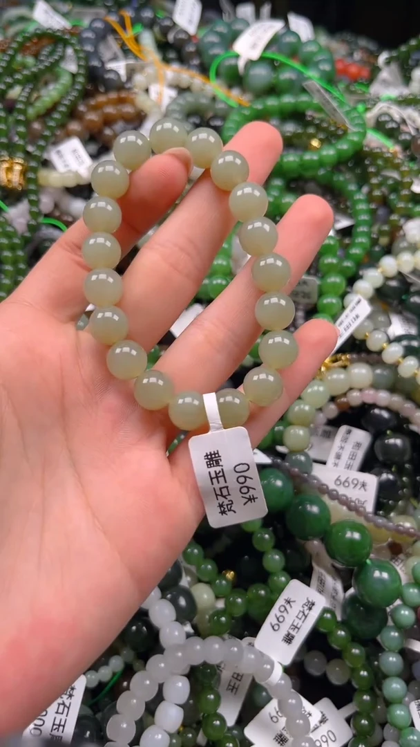 和田玉未镶嵌颈饰1