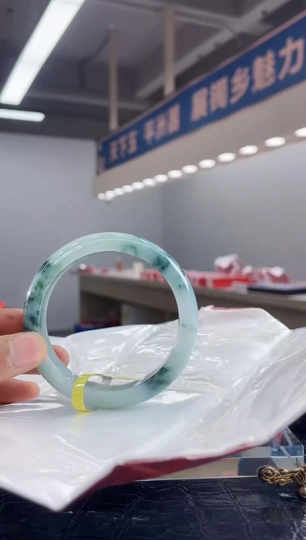 未镶嵌手镯翡翠  5