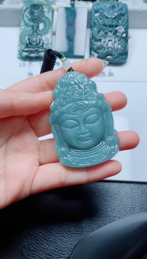 颈饰未镶嵌翡翠