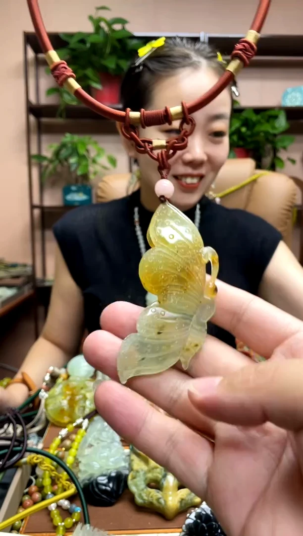 未镶嵌岫玉吊坠`