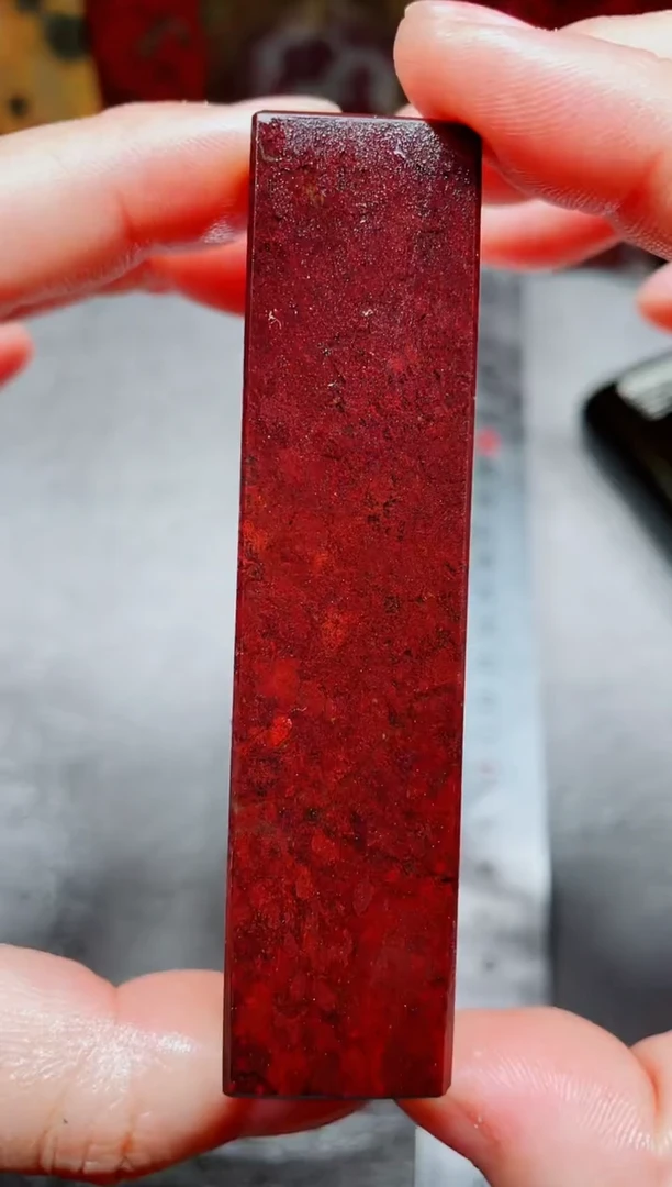桂林鸡血玉素章2.0左右红4