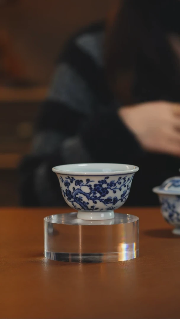 青花松竹梅压手杯