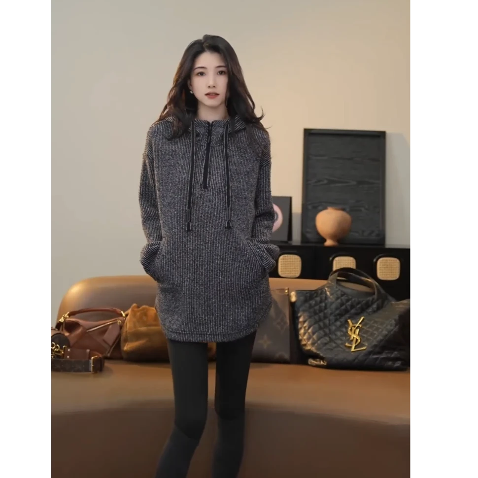 小乖逃黑白撞色灰色卫衣竖条纹连帽半拉链斜口袋轻熟风宽松TS8170