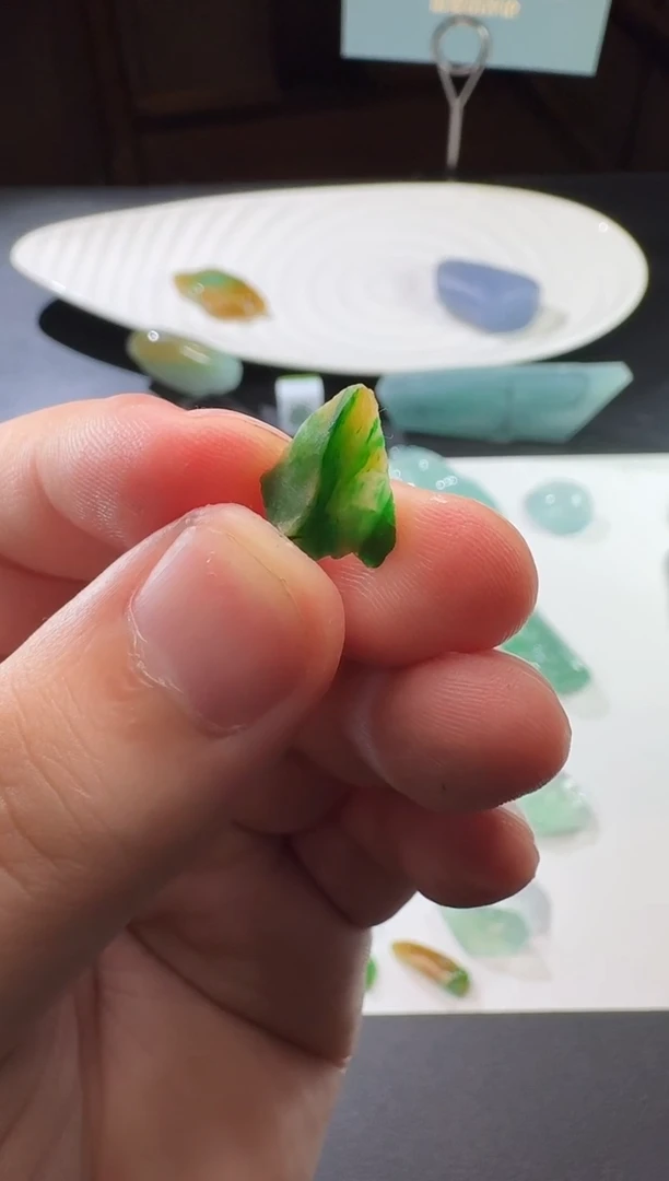 定制翡翠未镶嵌萧*晓黄加绿材料（不包工）