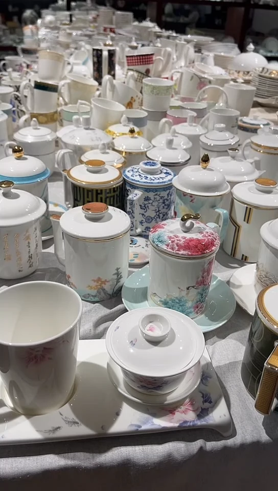 瓷三件盖碗1套+杯+托盘1套