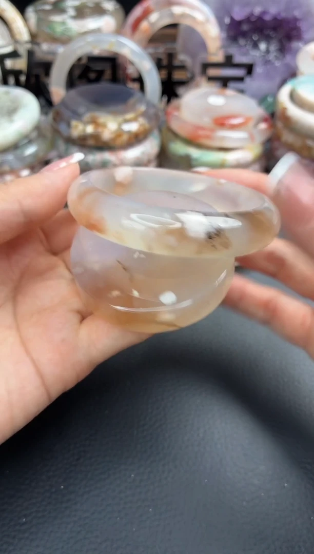 未镶嵌手镯（圆镯）石英质玉57