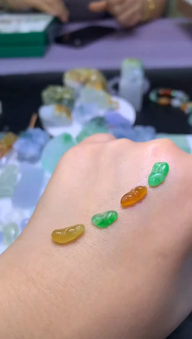 未镶嵌定制翡翠毛货
