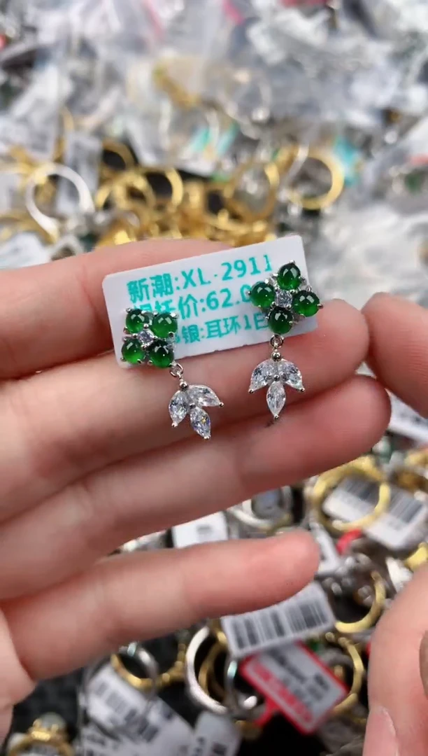 银S925镶嵌戒指翡翠O****u555          9