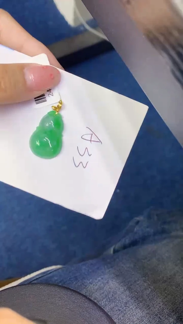 翡翠18K金镶嵌颈饰缅甸天然翡翠A货