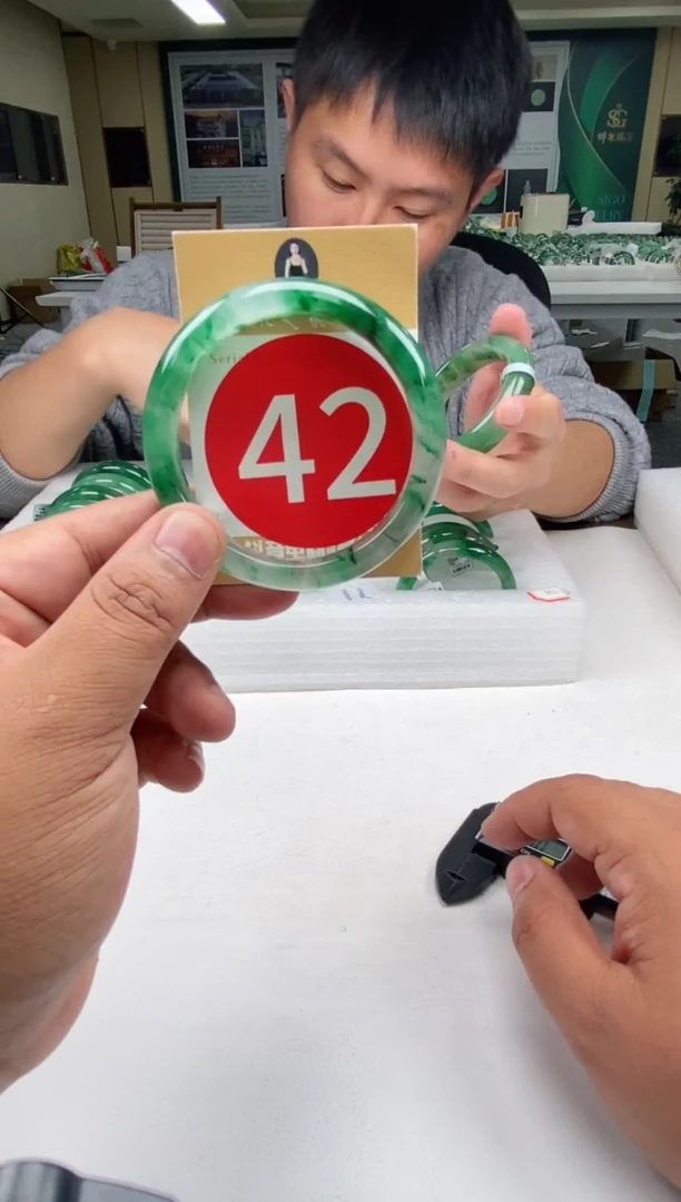 未镶嵌手镯石英质玉55+42