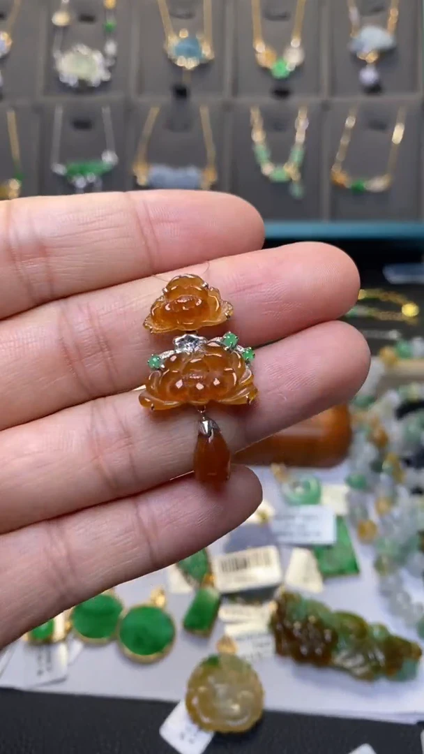 颈饰18K金镶嵌翡翠39857