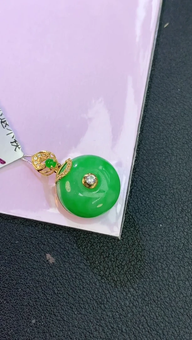 颈饰18K金镶嵌翡翠赠礼盒证书 麦麦
