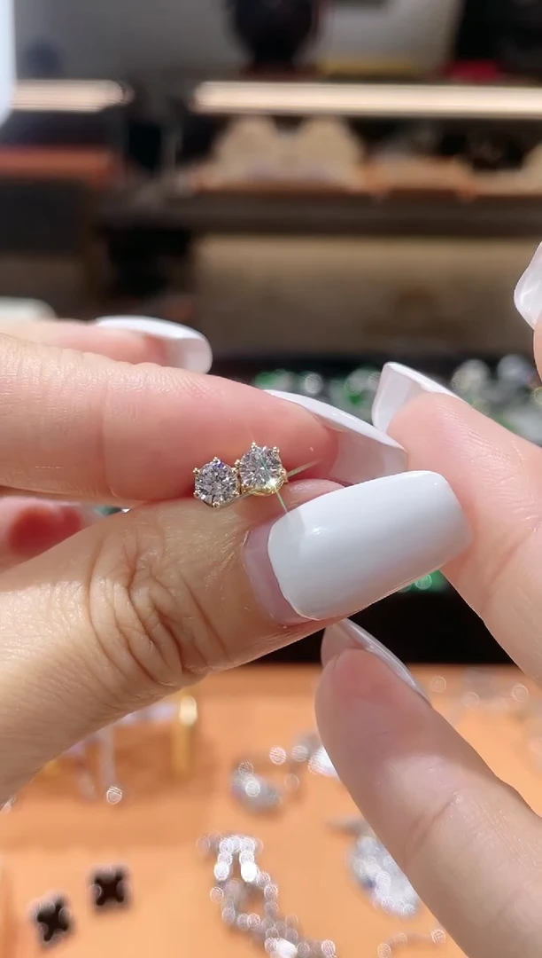 【闪购商品】实验室培育钻石耳饰18K金镶嵌K黄耳钉