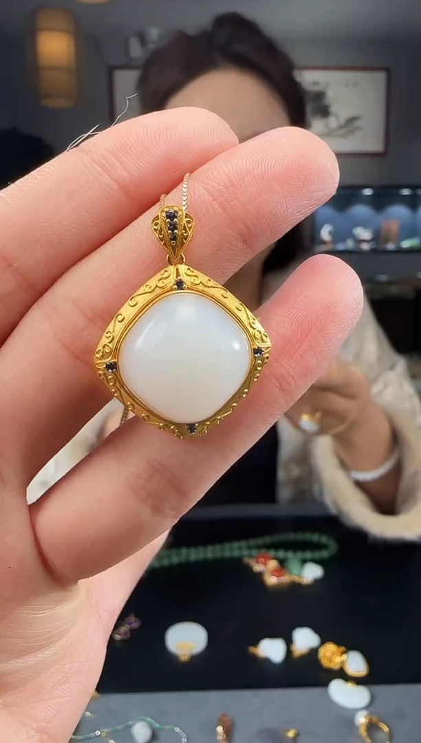 【闪购商品】和田玉吊坠(不含链)18K金镶嵌1
