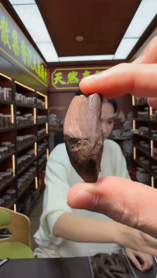 沉香吊坠73号芽庄多样性发一