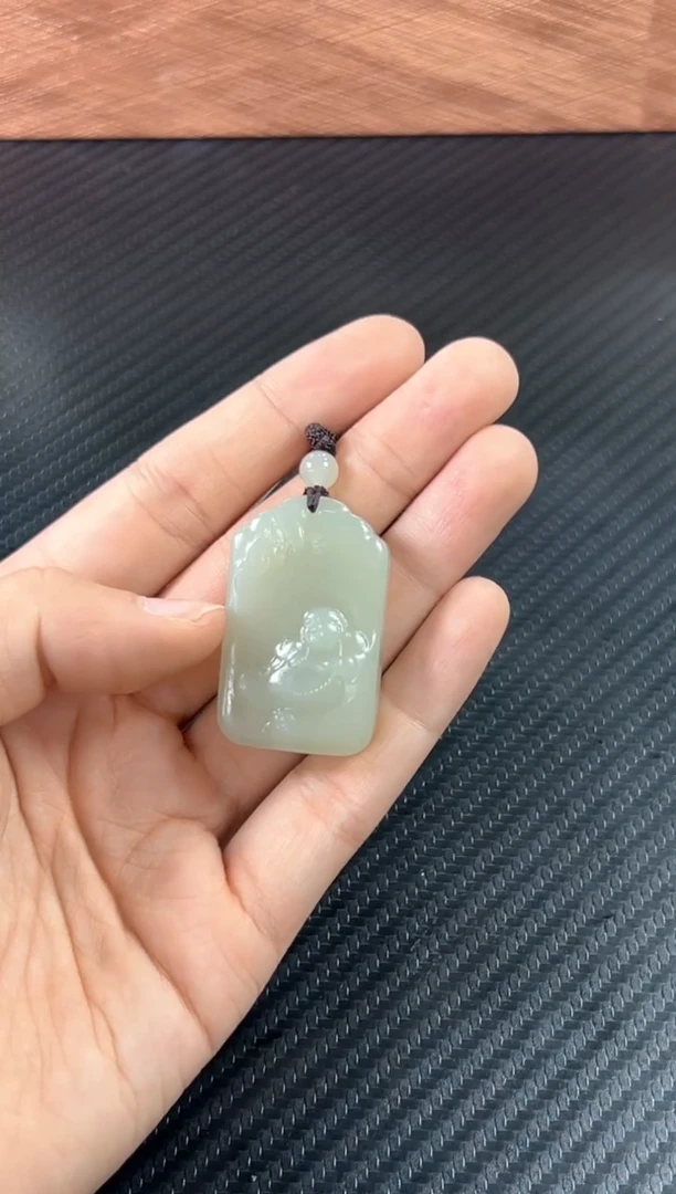 吊坠(赠链)未镶嵌和田玉且末微色差近矿